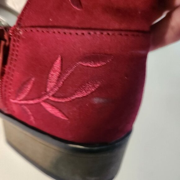 Journey Collection Tabitha Red Faux Suede Embroidered Ankle Boots Size 11/41 - Picture 8 of 11